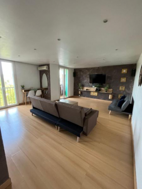 Apt Chic with view on Collines de Marcel Pagnol Wifi free parking and clim